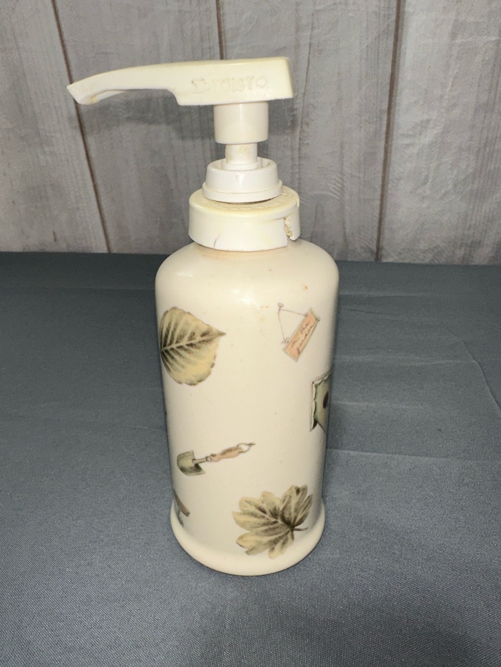 Pfaltzgraff Naturewood pump soap dispenser